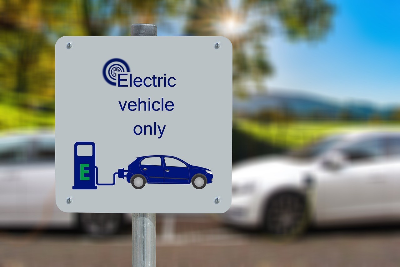Ładowanie aut elektrycznych a ekologia – jak wpływa na środowisko?